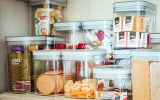 Opruimwoede deel 1 - herordenen en organiseren voorraadkast